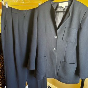 Jones New York navy blue women’s business suit. Size 10